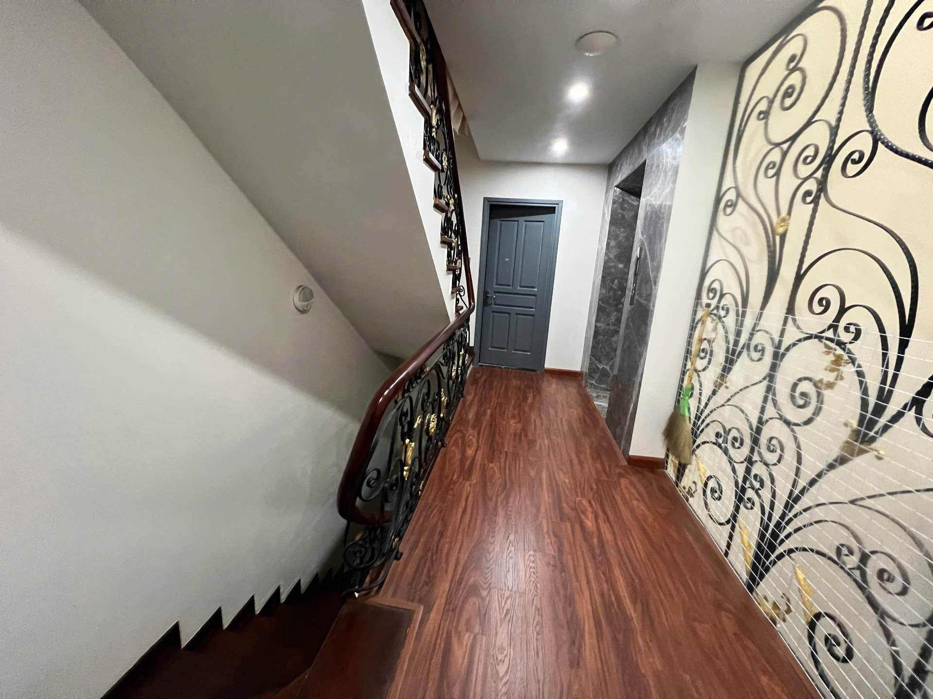 Bán nhà Bùi Huy Bích - diện tích 90m2 7 tầng - Phân lô liền kề - giá 36 tỷ