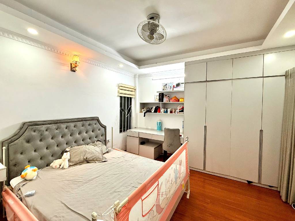 Bán nhà Hoàng Mai - diện tích 30m2 5 tầng - ô tô đỗ cổng - giá 7,75 tỷ