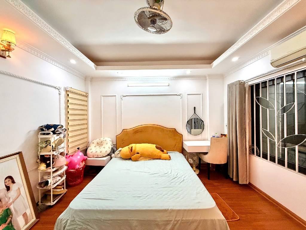 Bán nhà Hoàng Mai - diện tích 30m2 5 tầng - ô tô đỗ cổng - giá 7,75 tỷ