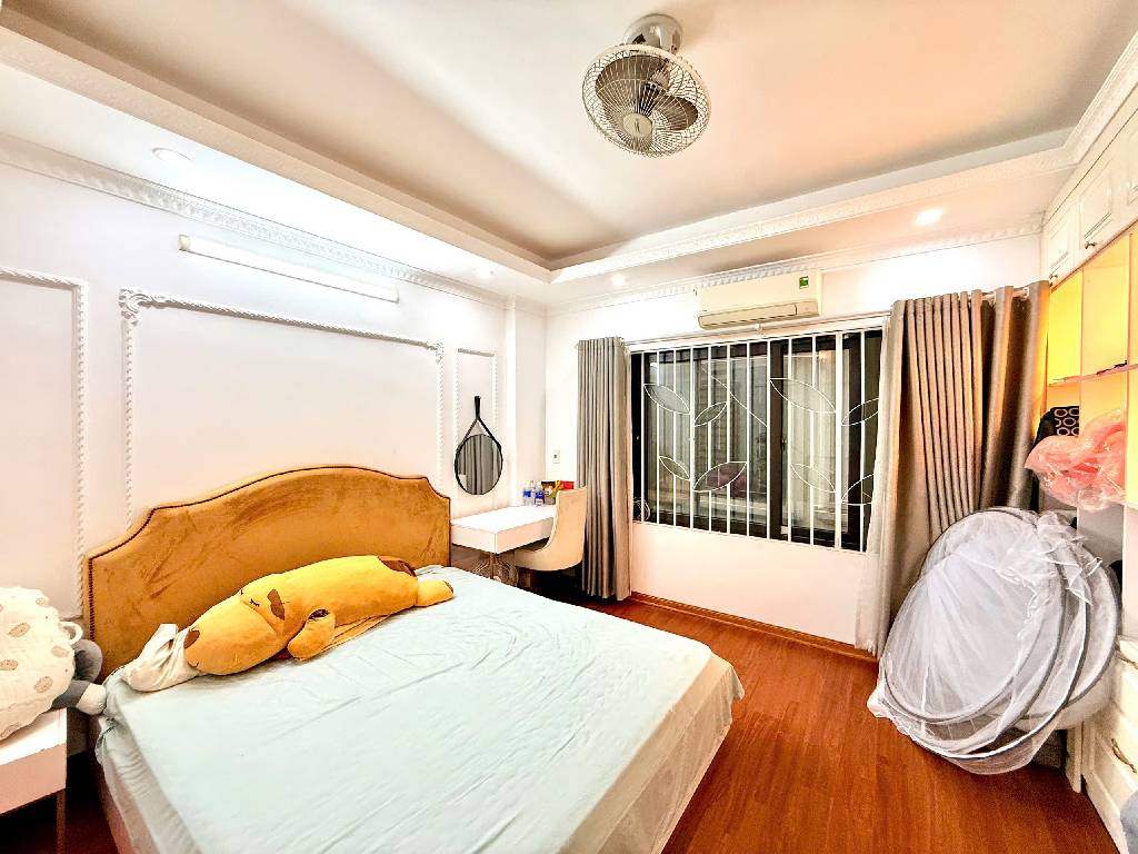 Bán nhà Hoàng Mai - diện tích 30m2 5 tầng - ô tô đỗ cổng - giá 7,75 tỷ