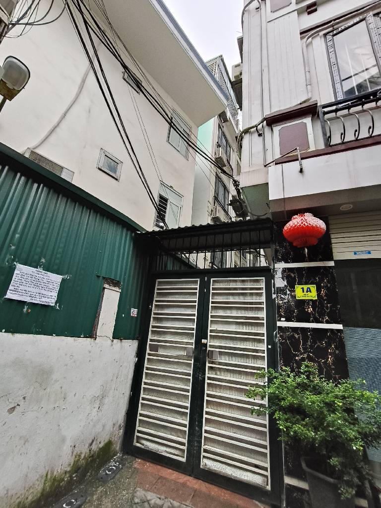 Bán nhà Hoàng Mai - diện tích 30m2 5 tầng - ô tô đỗ cổng - giá 7,75 tỷ