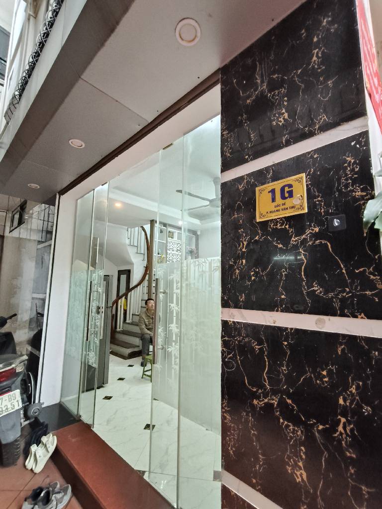 Bán nhà Hoàng Mai - diện tích 30m2 5 tầng - ô tô đỗ cổng - giá 7,75 tỷ
