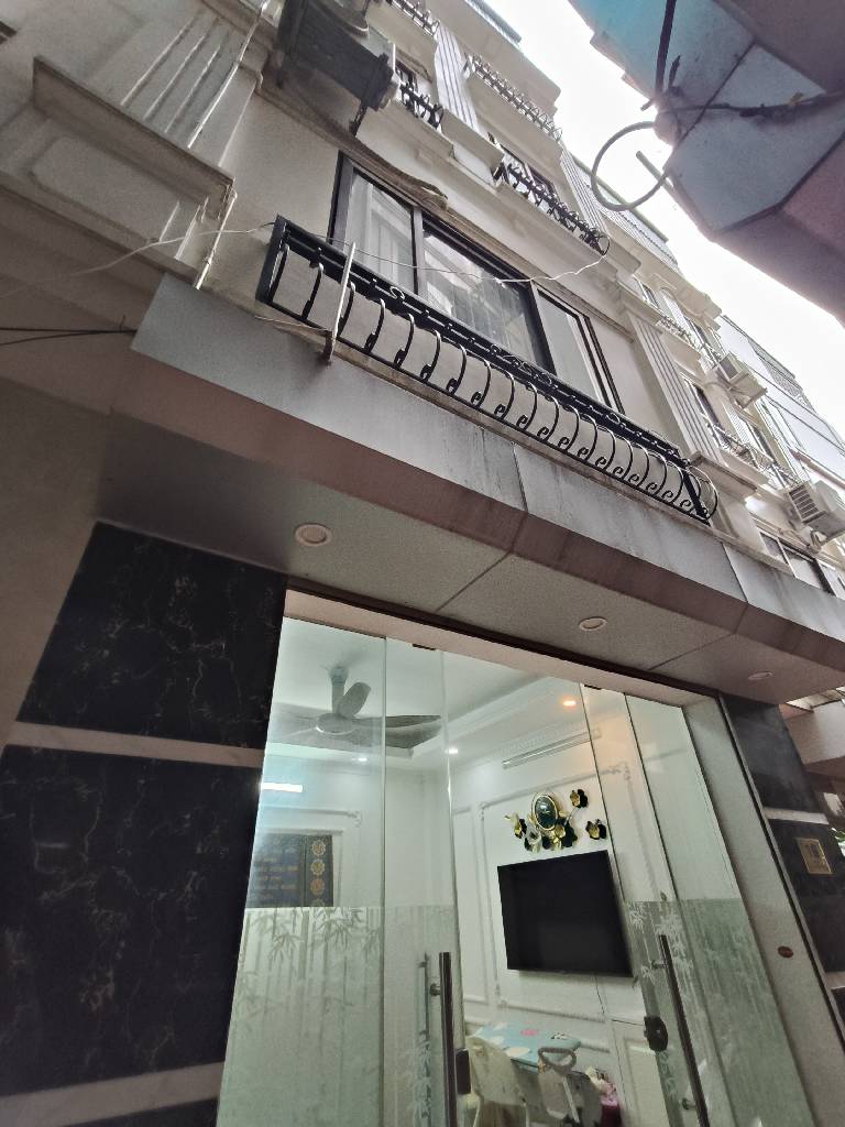 Bán nhà Hoàng Mai - diện tích 30m2 5 tầng - ô tô đỗ cổng - giá 7,75 tỷ