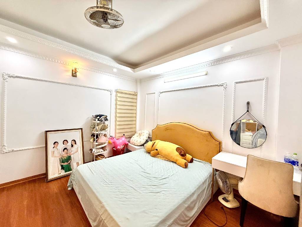 Bán nhà Hoàng Mai - diện tích 30m2 5 tầng - ô tô đỗ cổng - giá 7,75 tỷ