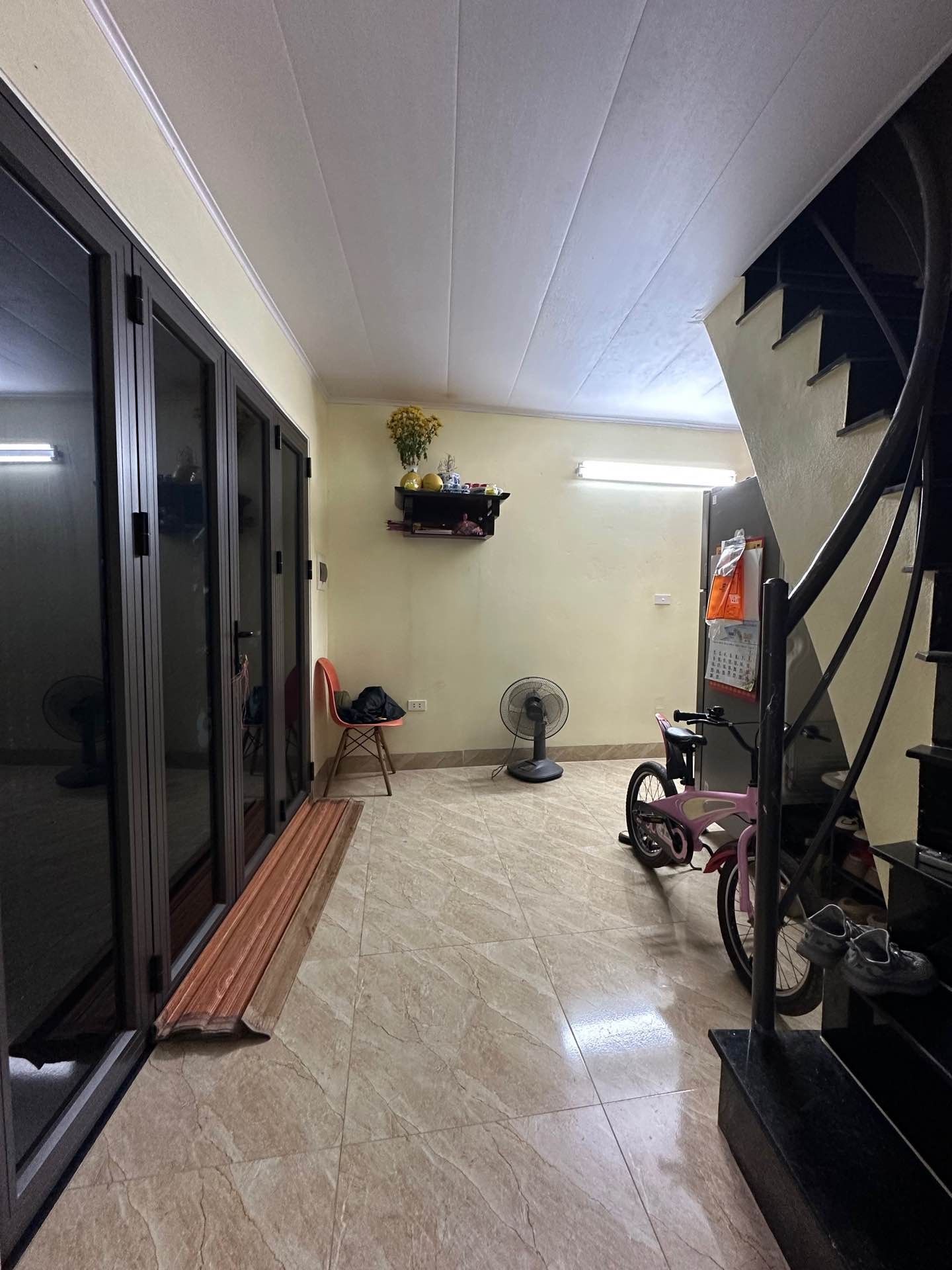 Bán nhà Lạc Nghiệp - diện tích 14m2 3 tầng - Nhà đẹp, khách mua chỉ xách vali quần áo đến ở - giá 2,2 tỷ