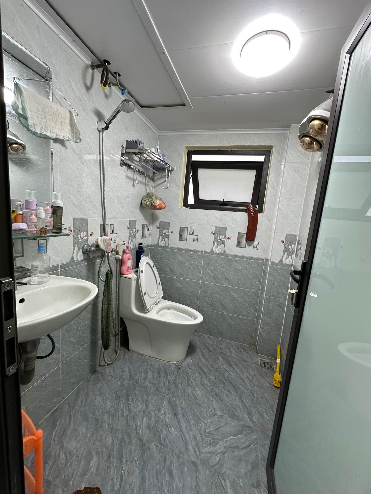 Bán nhà Lạc Nghiệp - diện tích 14m2 3 tầng - Nhà đẹp, khách mua chỉ xách vali quần áo đến ở - giá 2,2 tỷ