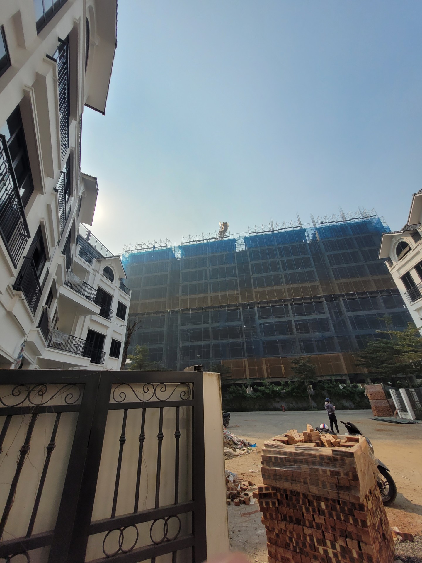 Bán nhà Đại Lộ Thăng Long - diện tích 104m2 4 tầng - ô tô tránh - giá 34 tỷ