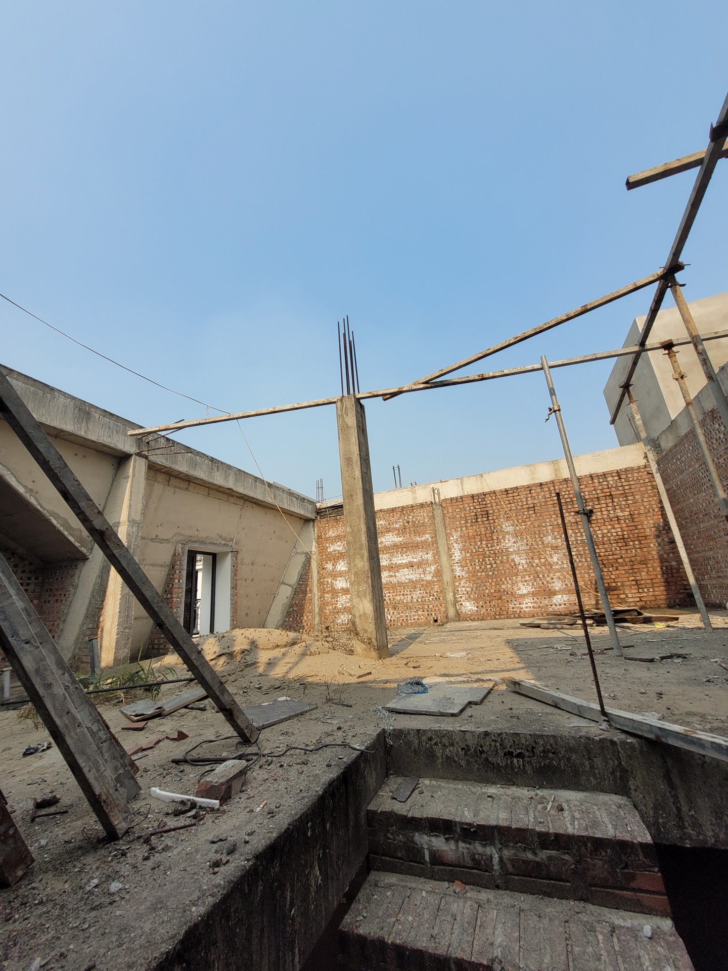 Bán nhà Đại Lộ Thăng Long - diện tích 104m2 4 tầng - ô tô tránh - giá 34 tỷ