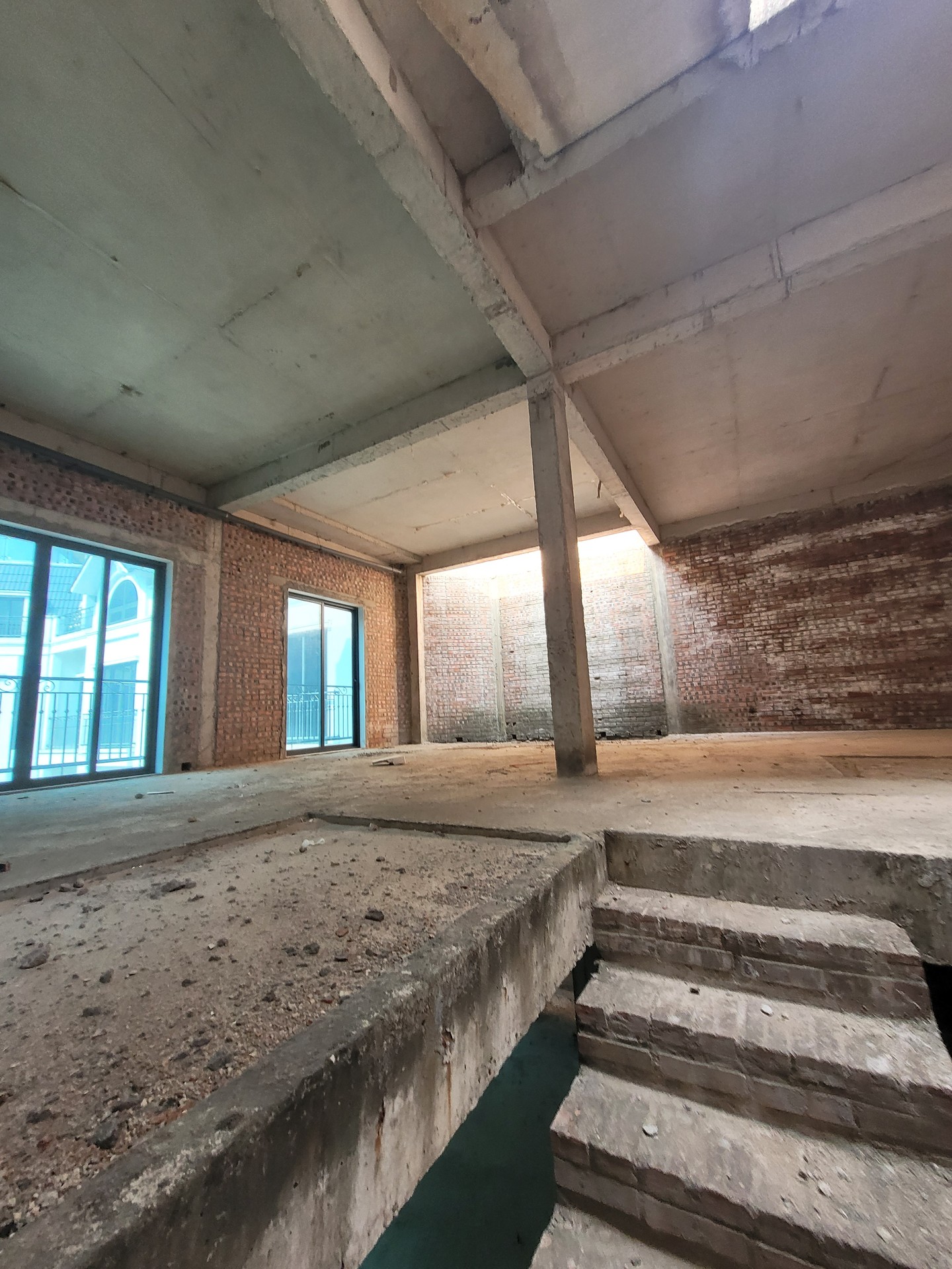 Bán nhà Đại Lộ Thăng Long - diện tích 104m2 4 tầng - ô tô tránh - giá 34 tỷ