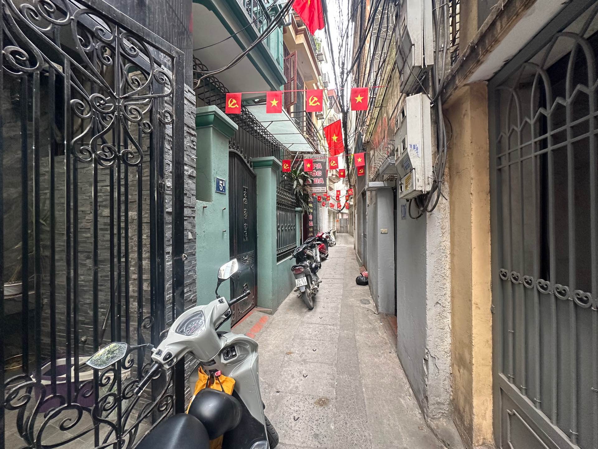 Bán nhà Tương Mai - diện tích 46m2 4 tầng - Ngõ thông chỉ 10m ra phố - giá 13,8 tỷ