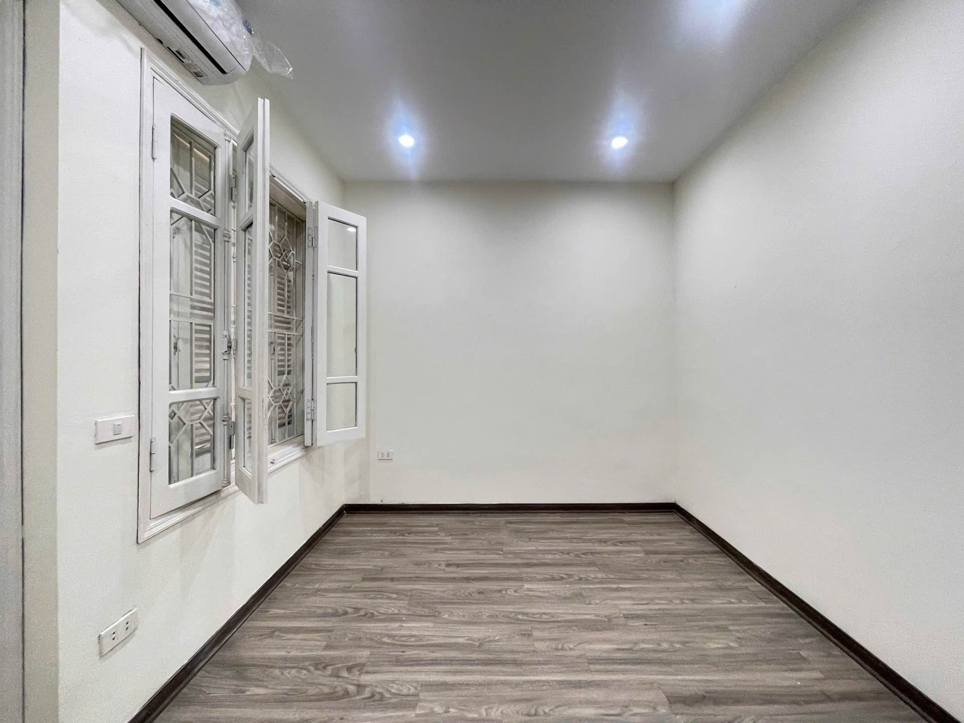 Bán nhà Tương Mai - diện tích 46m2 4 tầng - Ngõ thông chỉ 10m ra phố - giá 13,8 tỷ