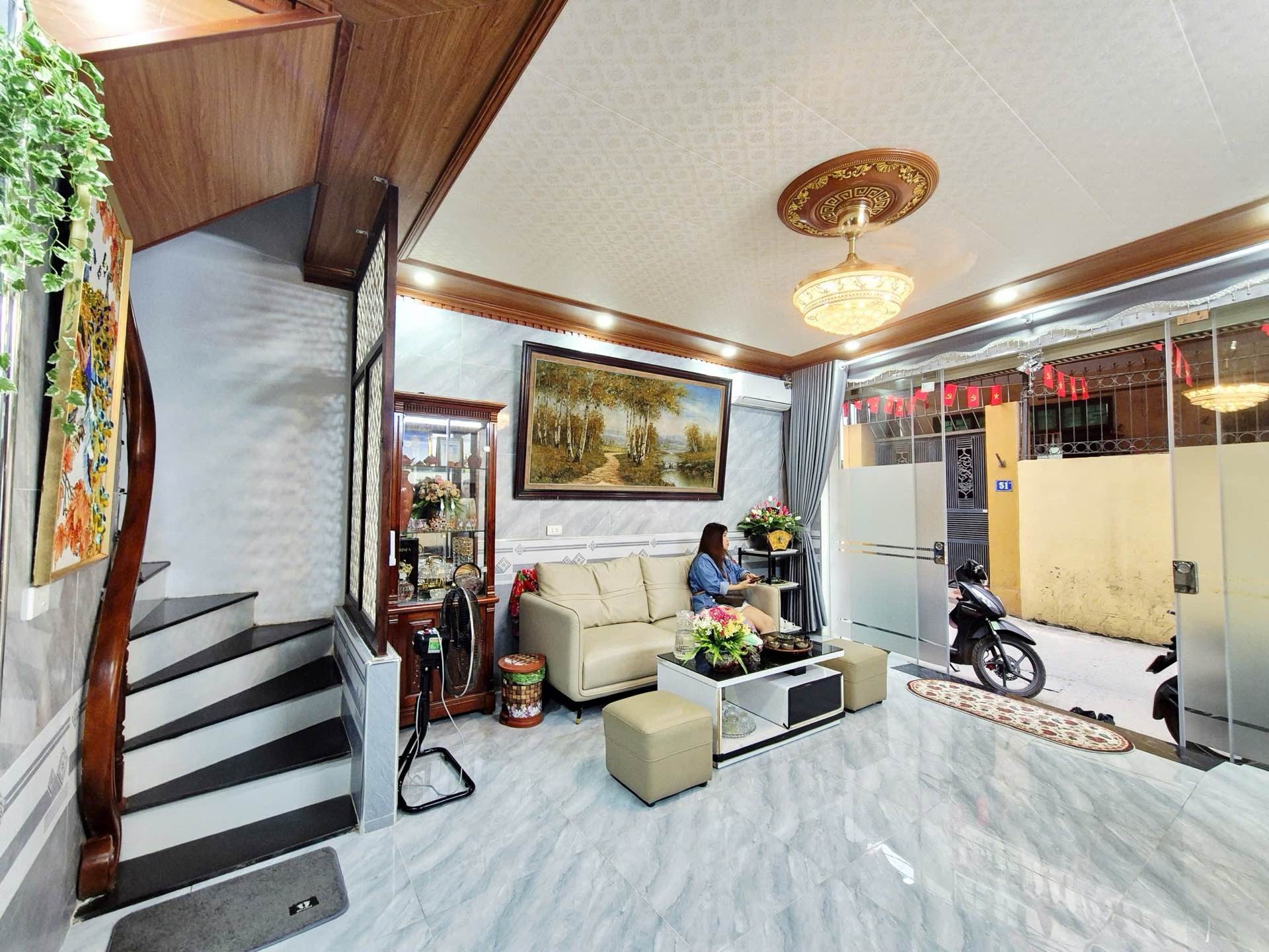 Bán nhà Đông Thiên - diện tích 30m2 2 tầng - Lô góc - giá 4,5 tỷ