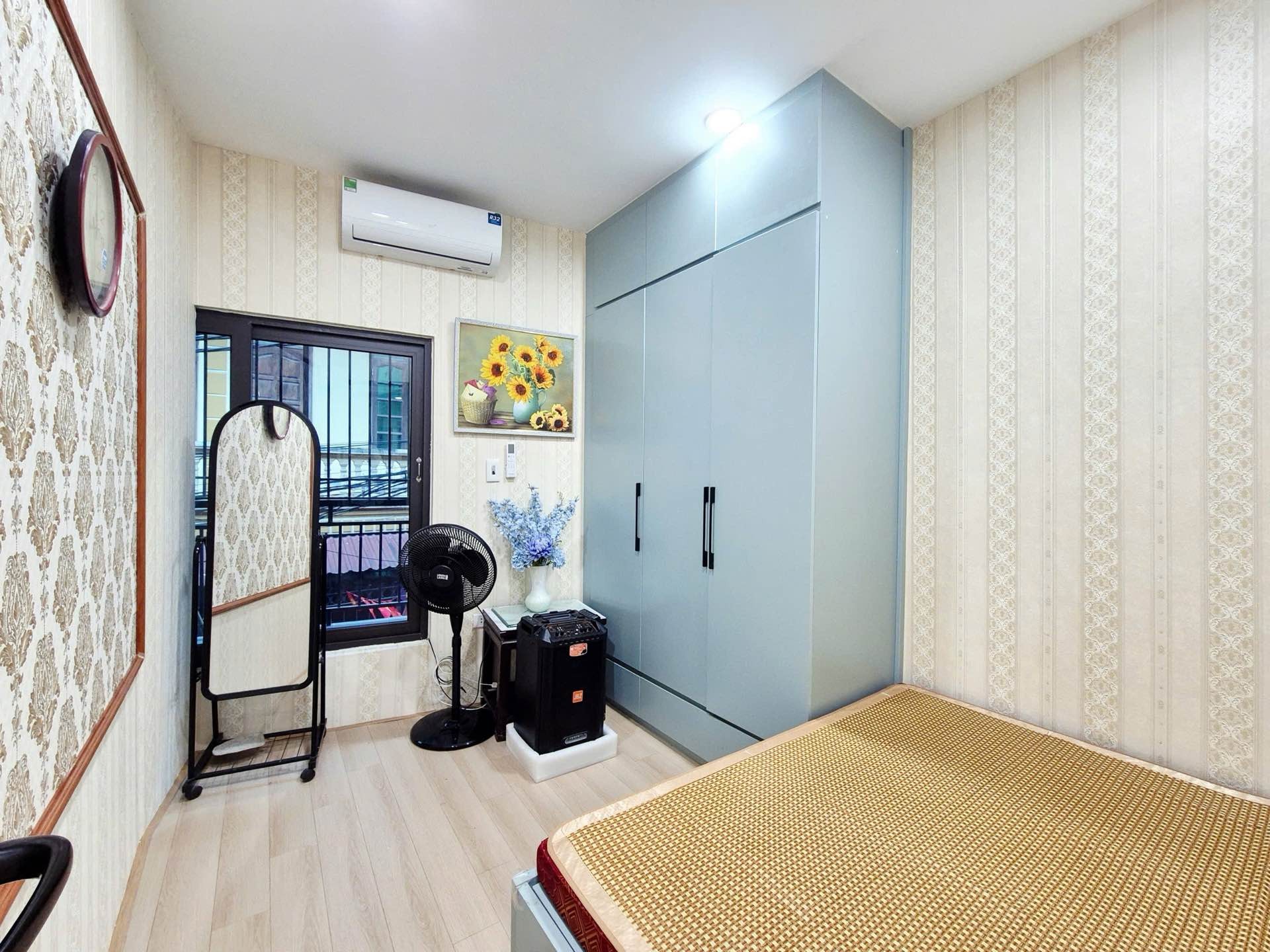 Bán nhà Đông Thiên - diện tích 30m2 2 tầng - Lô góc - giá 4,5 tỷ