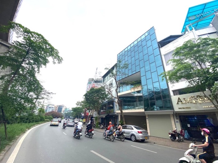 Bán nhà Hoàng Cầu - diện tích 240m2 9 tầng - Toà nhà 8 tầng nổi và 1 tầng hầm - giá 140 tỷ