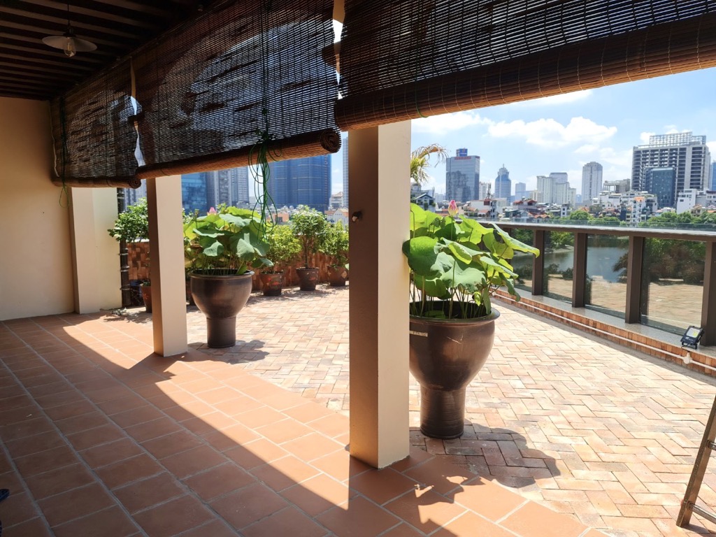 Bán nhà Hoàng Cầu - diện tích 240m2 9 tầng - Toà nhà 8 tầng nổi và 1 tầng hầm - giá 140 tỷ