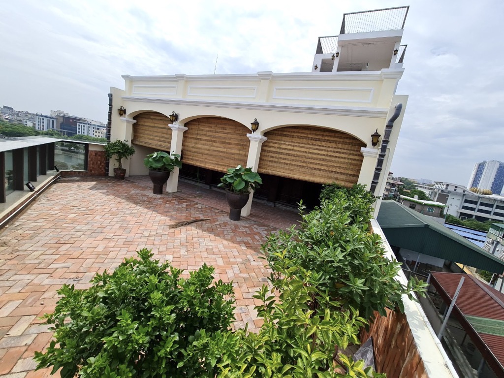 Bán nhà Hoàng Cầu - diện tích 240m2 9 tầng - Toà nhà 8 tầng nổi và 1 tầng hầm - giá 140 tỷ