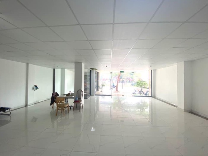 Bán nhà Hoàng Cầu - diện tích 240m2 9 tầng - Toà nhà 8 tầng nổi và 1 tầng hầm - giá 140 tỷ