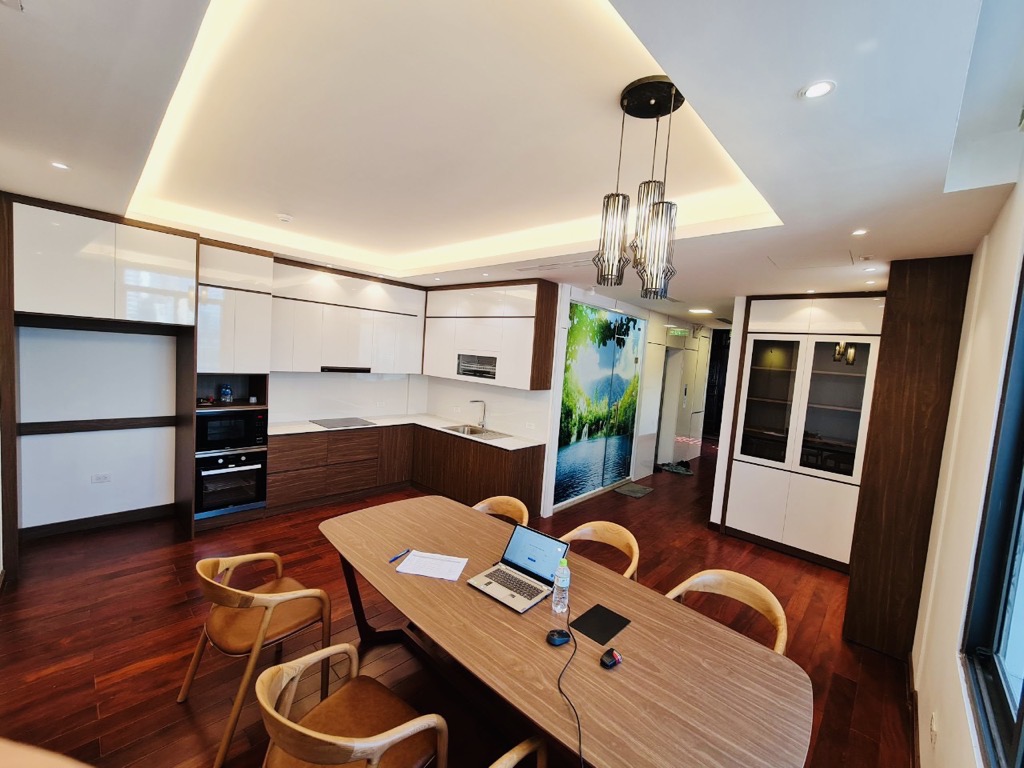 Bán nhà Hoàng Cầu - diện tích 240m2 9 tầng - Toà nhà 8 tầng nổi và 1 tầng hầm - giá 140 tỷ