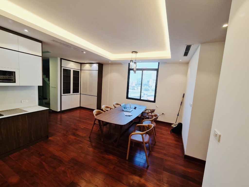 Bán nhà Hoàng Cầu - diện tích 240m2 9 tầng - Toà nhà 8 tầng nổi và 1 tầng hầm - giá 140 tỷ