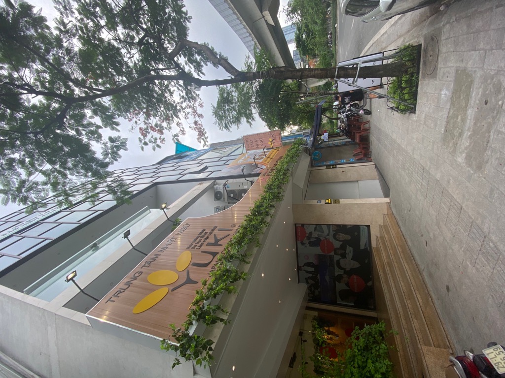 Bán nhà Hoàng Cầu - diện tích 240m2 9 tầng - Toà nhà 8 tầng nổi và 1 tầng hầm - giá 140 tỷ