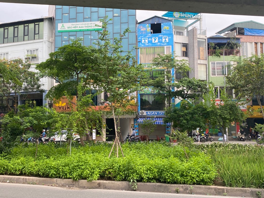 Bán nhà Hoàng Cầu - diện tích 240m2 9 tầng - Toà nhà 8 tầng nổi và 1 tầng hầm - giá 140 tỷ