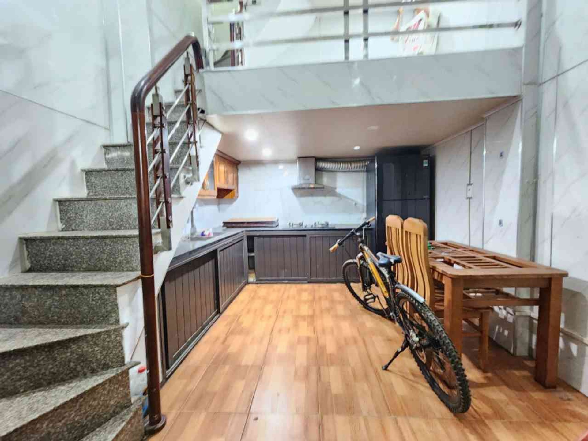 Bán nhà Tân Mai - diện tích 14m2 5 tầng - Ngõ thông, cách ô tô tránh chỉ 30m - giá 2,98 tỷ