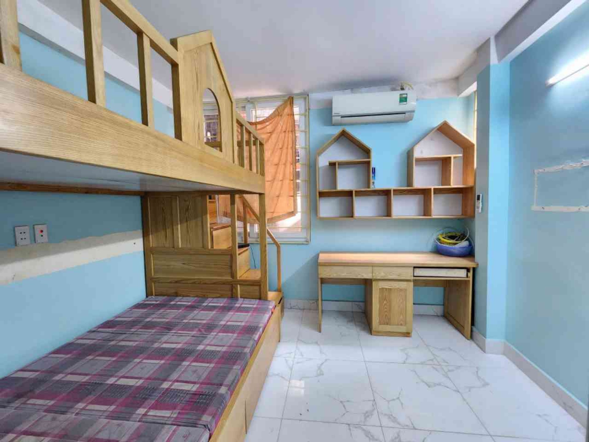 Bán nhà Tân Mai - diện tích 14m2 5 tầng - Ngõ thông, cách ô tô tránh chỉ 30m - giá 2,98 tỷ