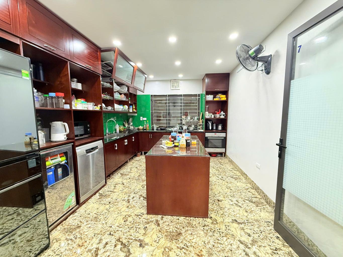 Bán nhà Dương Văn Bé - diện tích 104m2 4 tầng - Biệt thự đẳng cấp - giá 82 tỷ