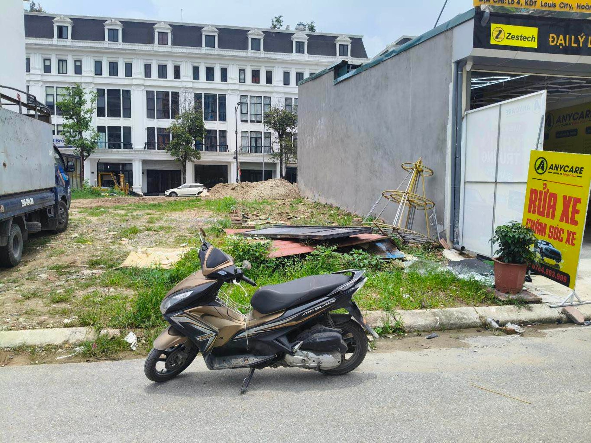 Bán đất Ngõ 2 ô tô tránh - diện tích 107m2 0 tầng - Mặt tiền lớn - giá 33,5 tỷ