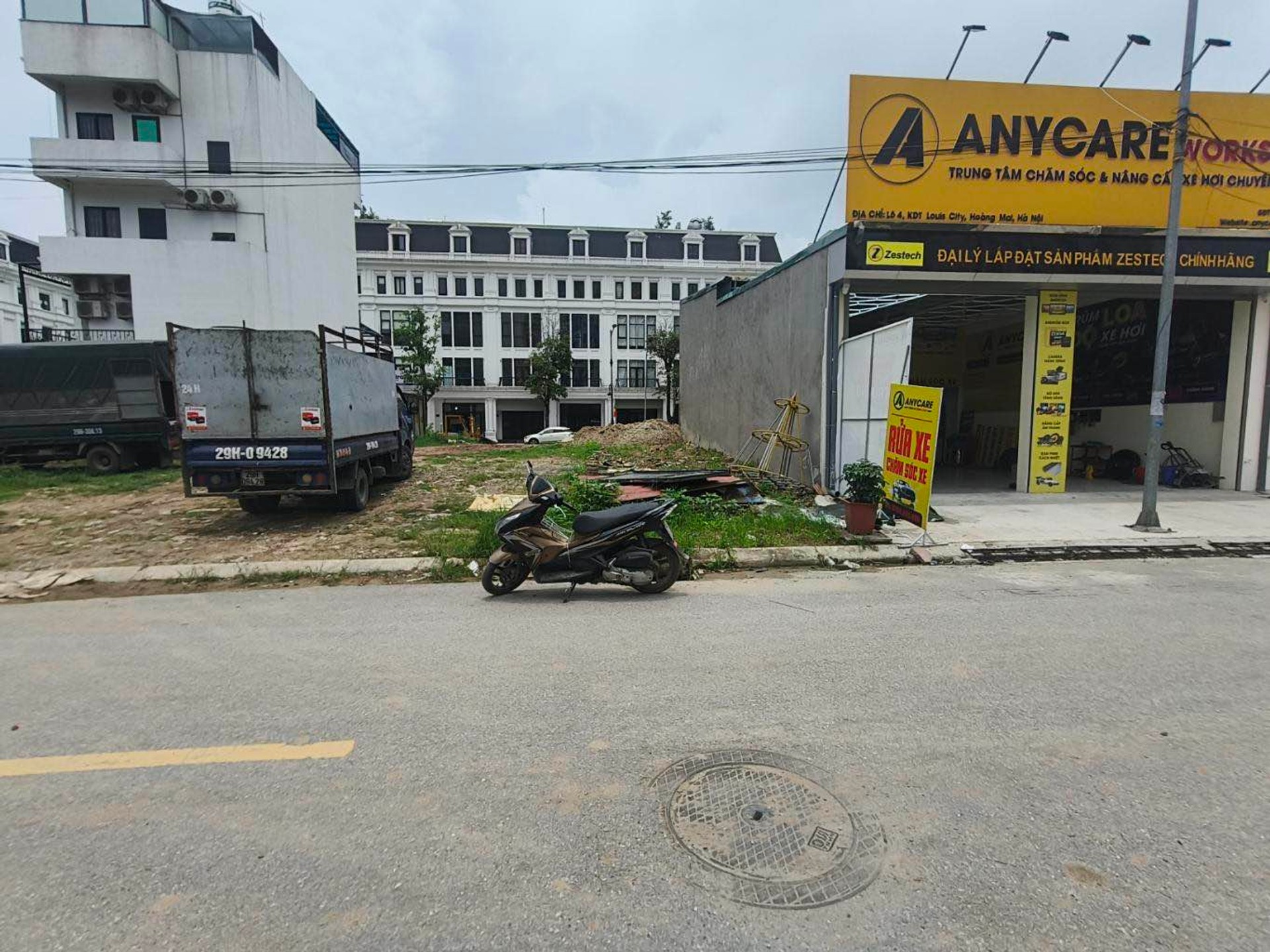 Bán đất Ngõ 2 ô tô tránh - diện tích 107m2 0 tầng - Mặt tiền lớn - giá 33,5 tỷ