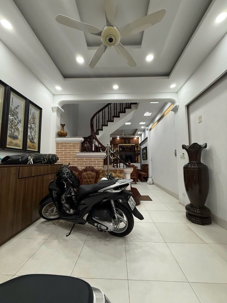 Bán nhà Đầm Trấu - diện tích 44m2 5 tầng - Phân lô bàn cờ - giá 28 tỷ