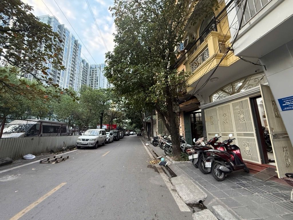 Bán nhà Đầm Trấu - diện tích 44m2 5 tầng - Phân lô bàn cờ - giá 28 tỷ