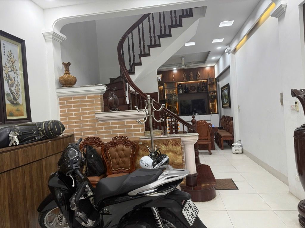 Bán nhà Đầm Trấu - diện tích 44m2 5 tầng - Phân lô bàn cờ - giá 28 tỷ