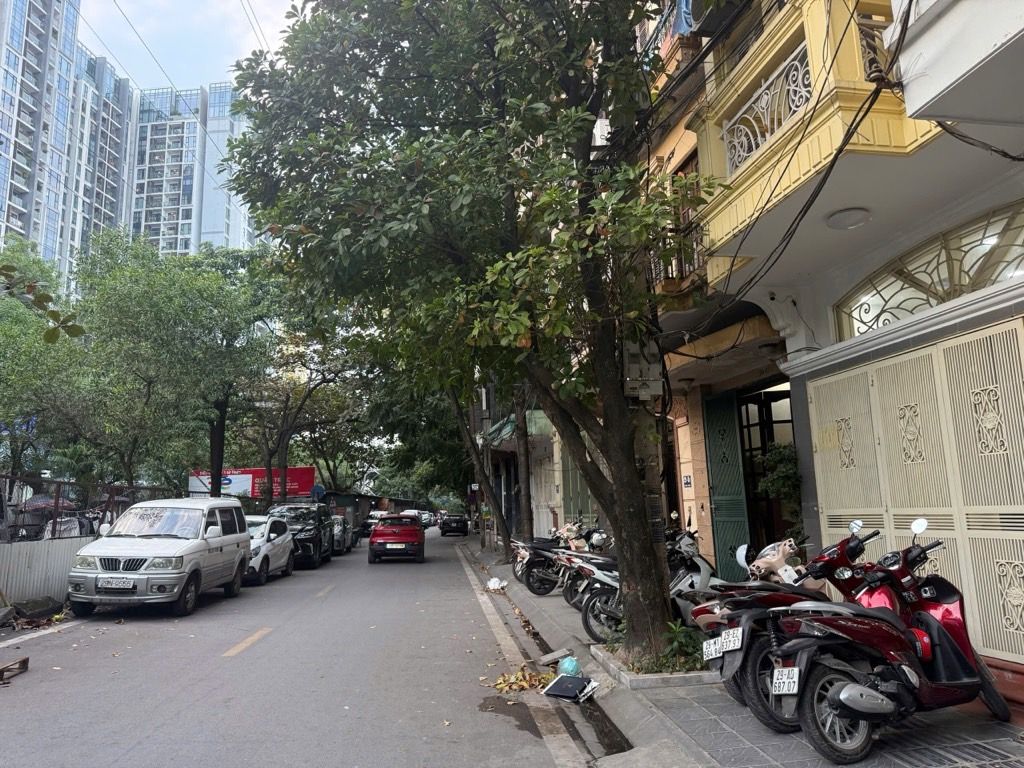 Bán nhà Đầm Trấu - diện tích 44m2 5 tầng - Phân lô bàn cờ - giá 28 tỷ