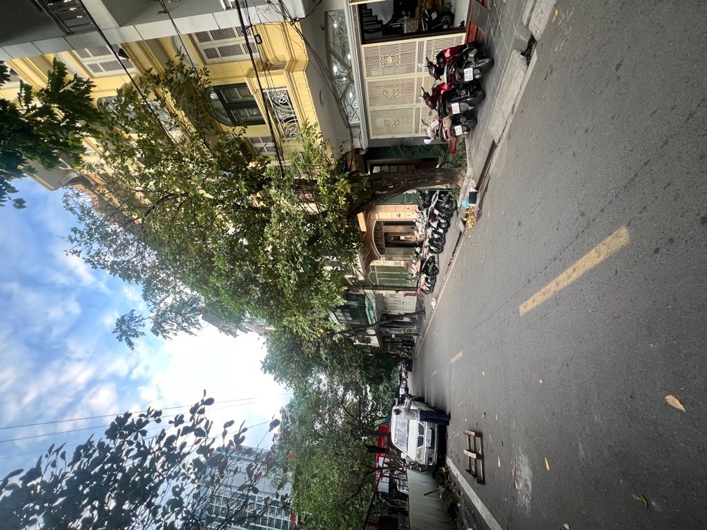 Bán nhà Đầm Trấu - diện tích 44m2 5 tầng - Phân lô bàn cờ - giá 28 tỷ