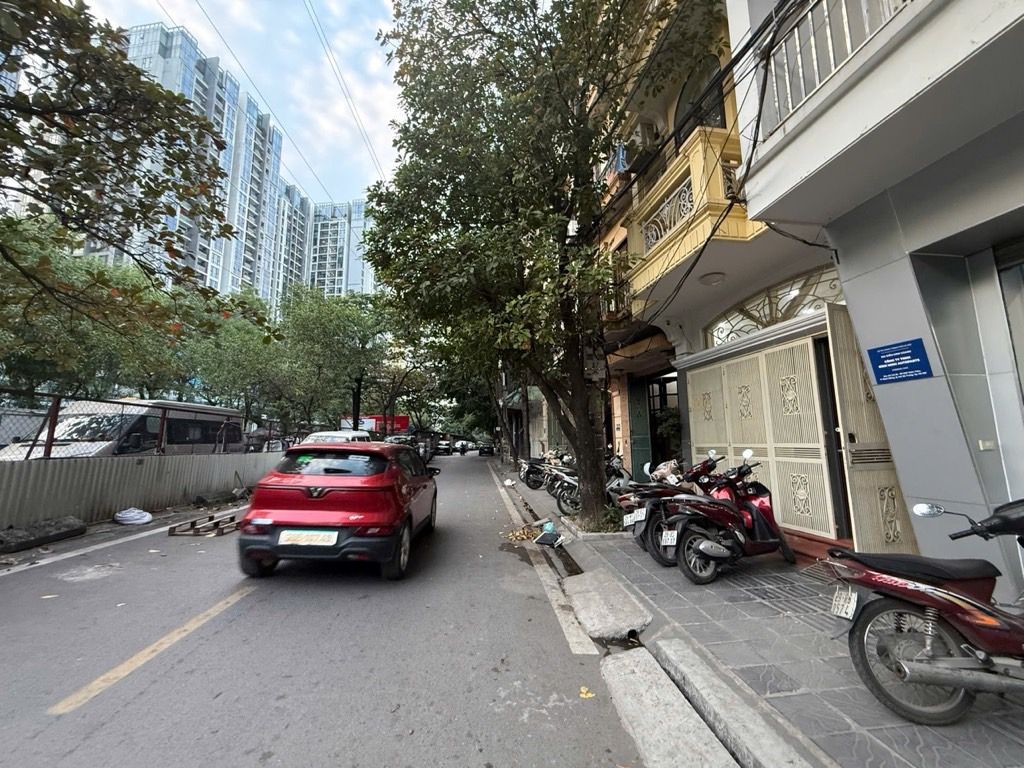 Bán nhà Đầm Trấu - diện tích 44m2 5 tầng - Phân lô bàn cờ - giá 28 tỷ