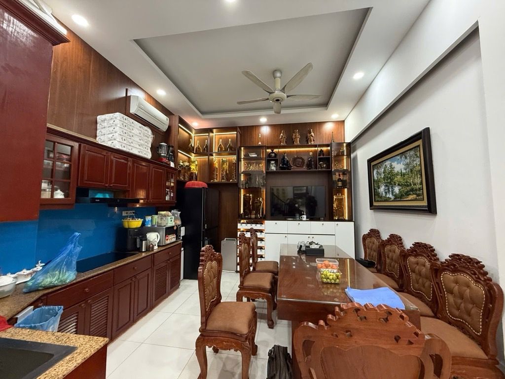 Bán nhà Đầm Trấu - diện tích 44m2 5 tầng - Phân lô bàn cờ - giá 28 tỷ