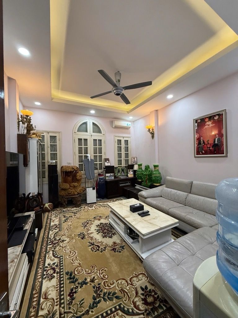 Bán nhà Đầm Trấu - diện tích 44m2 5 tầng - Phân lô bàn cờ - giá 28 tỷ