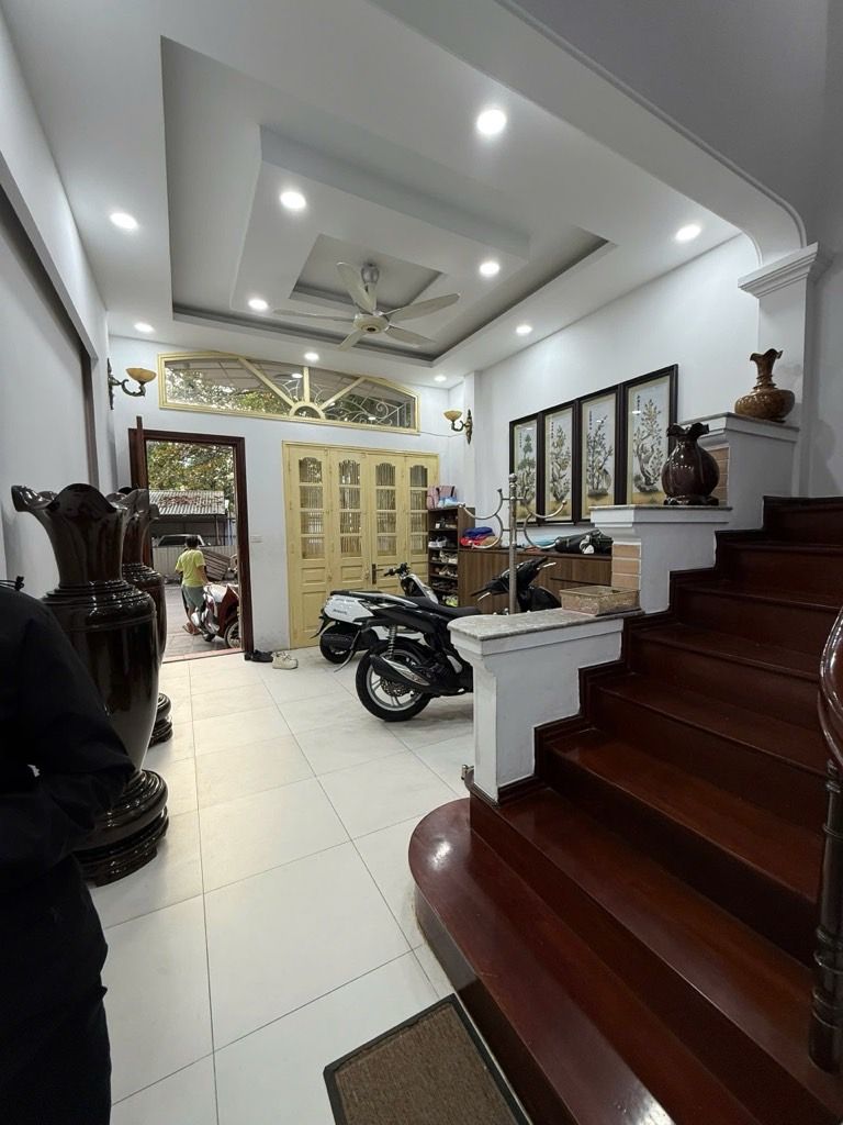 Bán nhà Đầm Trấu - diện tích 44m2 5 tầng - Phân lô bàn cờ - giá 28 tỷ