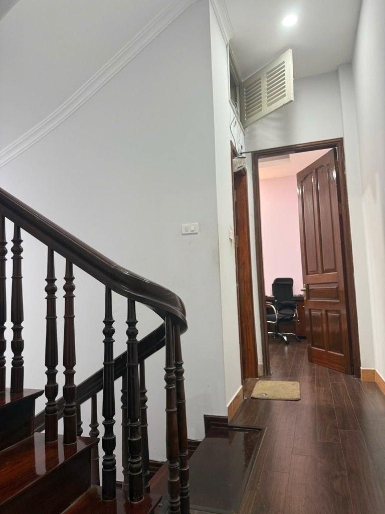 Bán nhà Đầm Trấu - diện tích 44m2 5 tầng - Phân lô bàn cờ - giá 28 tỷ