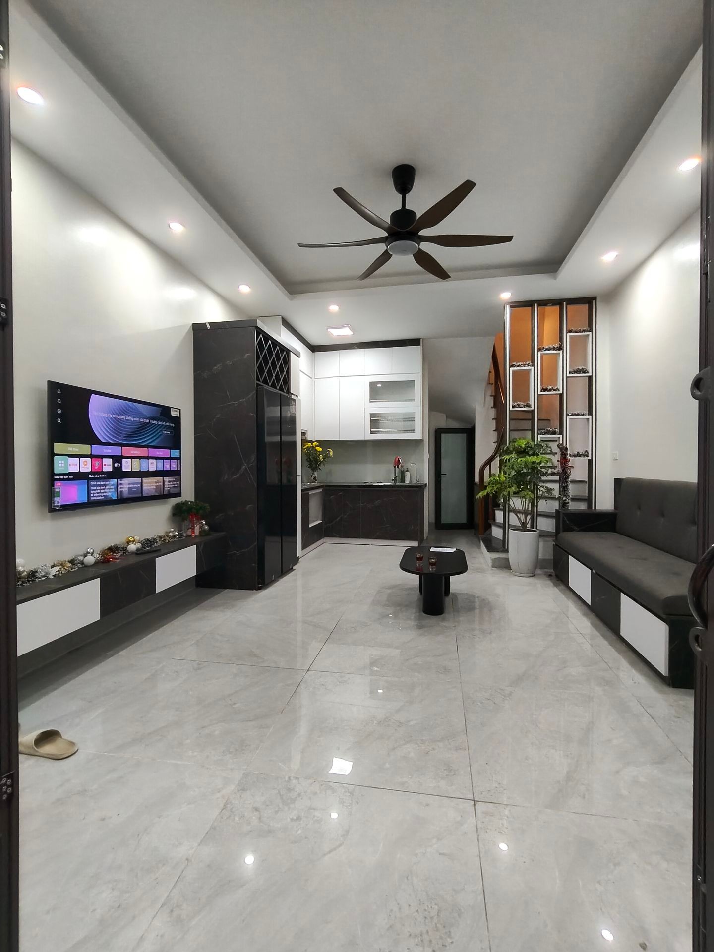 Bán nhà Nguyễn Văn Viên - diện tích 30m2 5 tầng - Nhà đẹp hiếm có - giá 8,5 tỷ