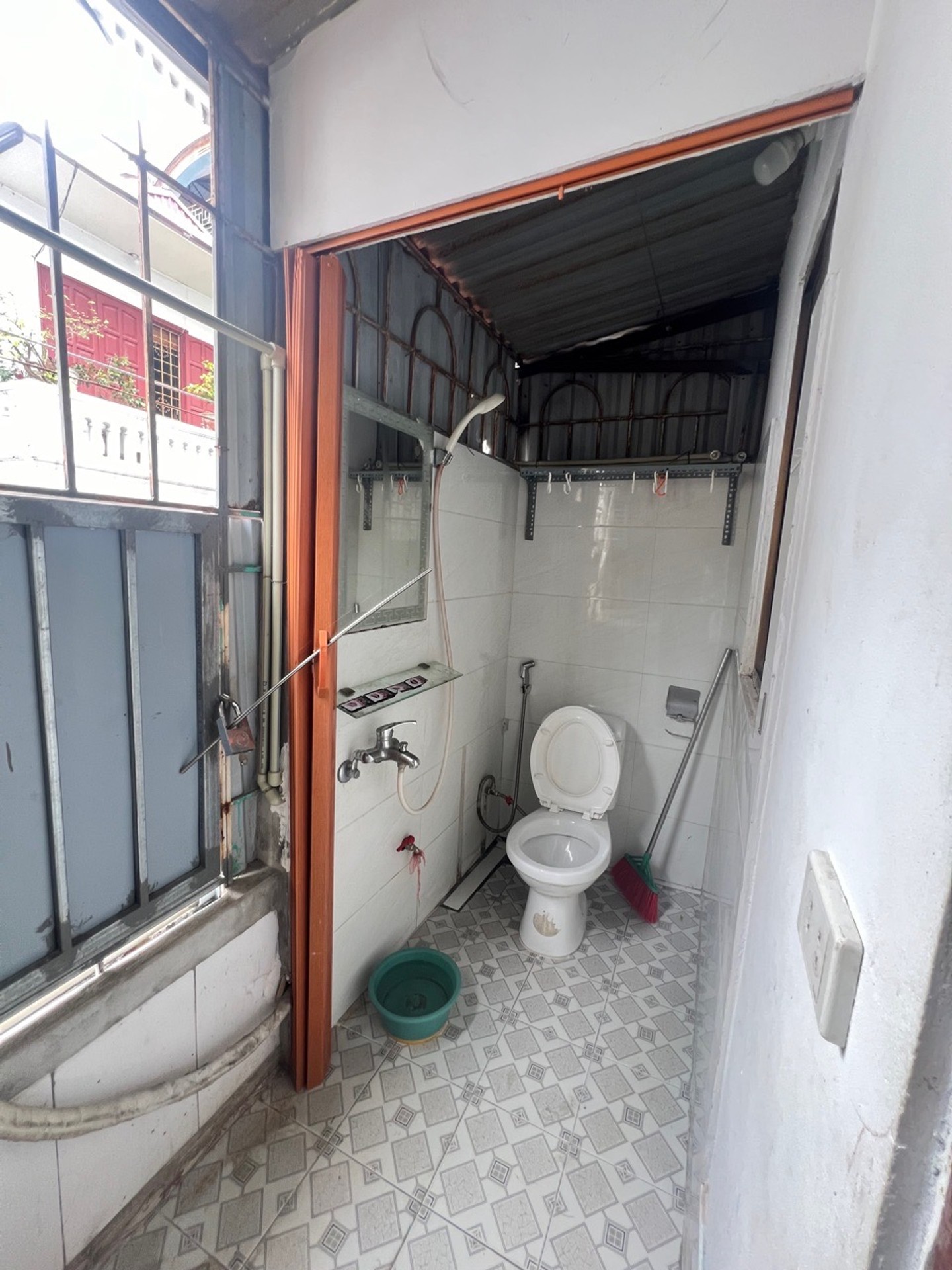 Bán nhà Tân Mai - diện tích 60m2 2 tầng - căn góc 3 mặt thoáng - giá 3,15 tỷ