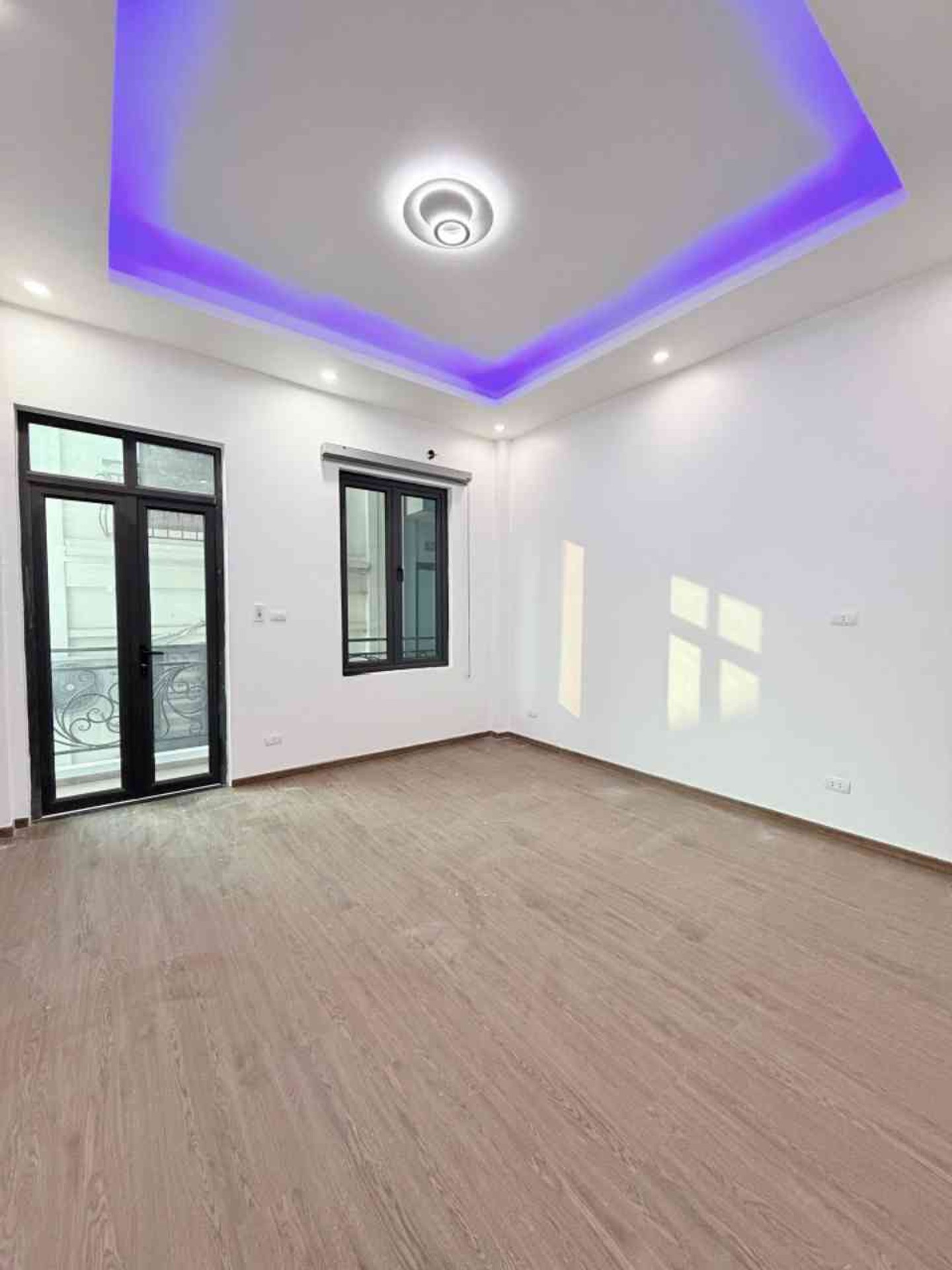 Bán nhà Ngũ Nhạc - diện tích 48m2 5 tầng - Ô tô đỗ cổng - giá 9,98 tỷ