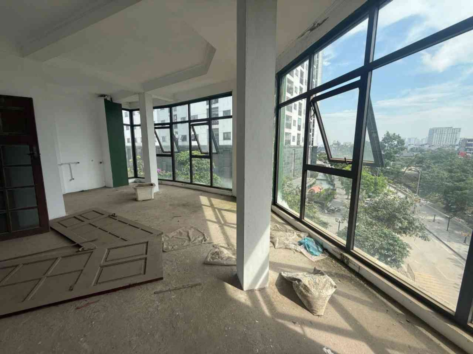 Bán nhà Hưng Thịnh - diện tích 40m2 5 tầng - Lô góc 3 thoáng vĩnh viễn - giá 21,3 tỷ