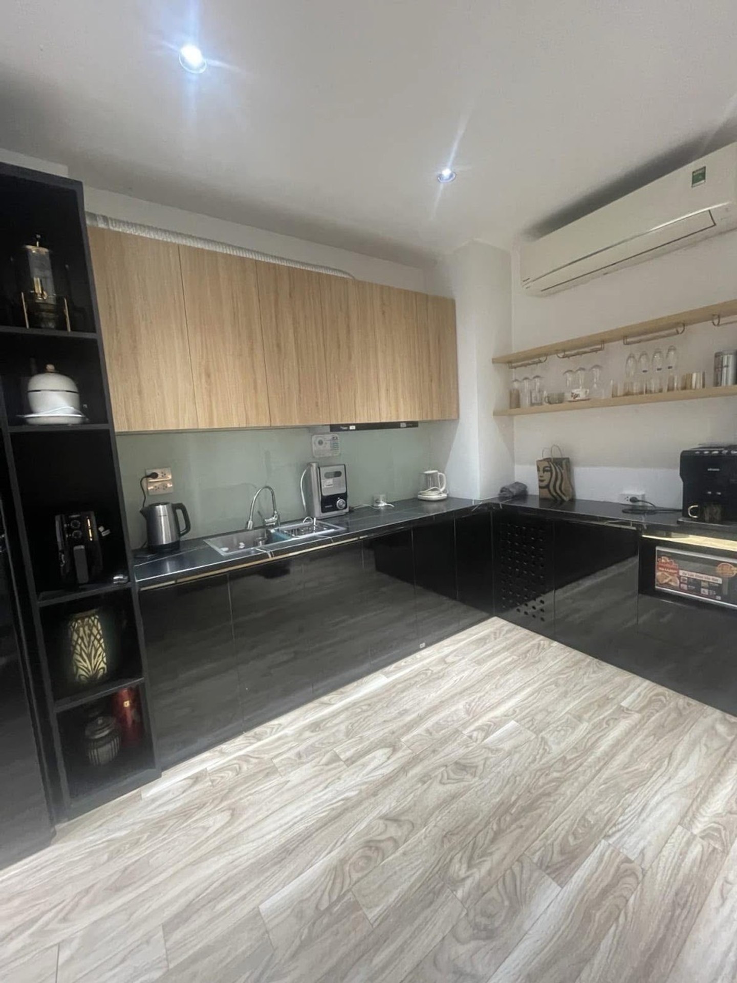Bán nhà Nguyễn Đình Chiểu - diện tích 45m2 6 tầng - Mặt phố VIP - giá 63 tỷ