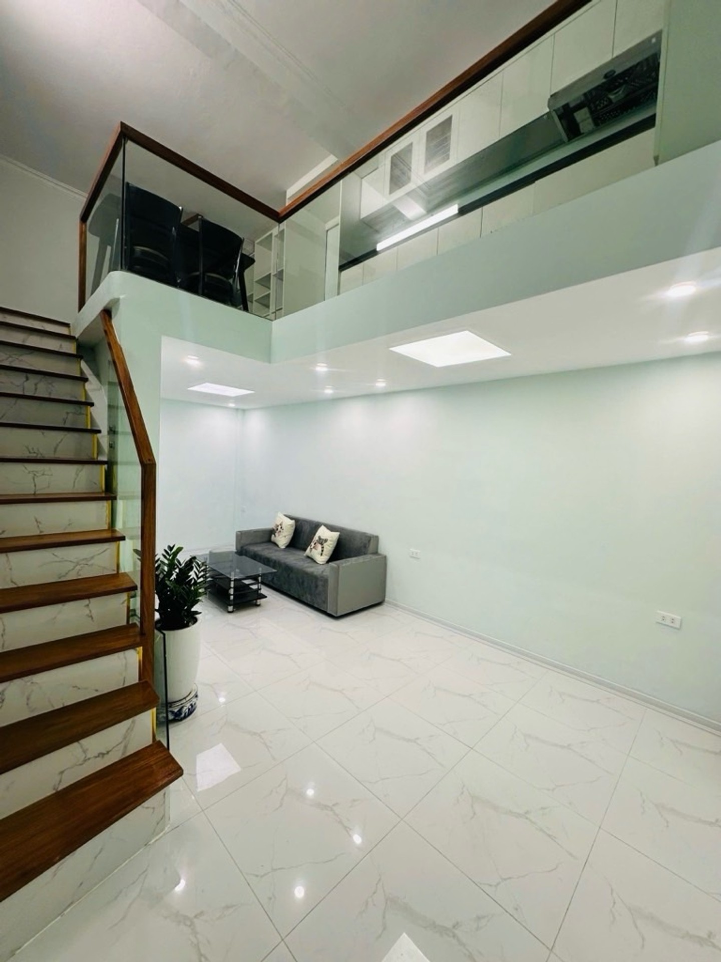 Bán nhà Thịnh Yên - diện tích 22m2 5 tầng - Nhà khung cột chắc chắn - giá 5,8 tỷ