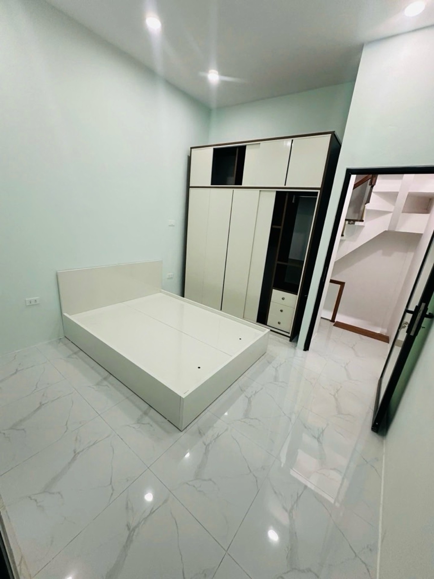 Bán nhà Thịnh Yên - diện tích 22m2 5 tầng - Nhà khung cột chắc chắn - giá 5,8 tỷ