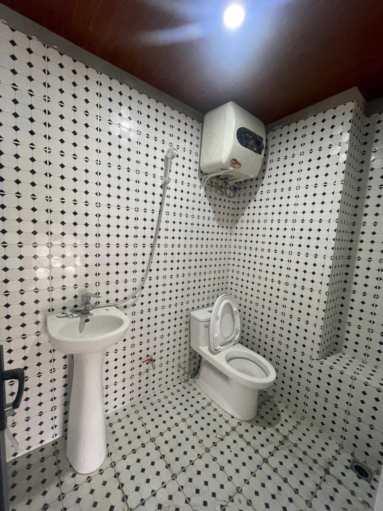 Bán nhà Trương Định - diện tích 41m2 7 tầng - 10 phòng cho thuê - giá 9,6 tỷ