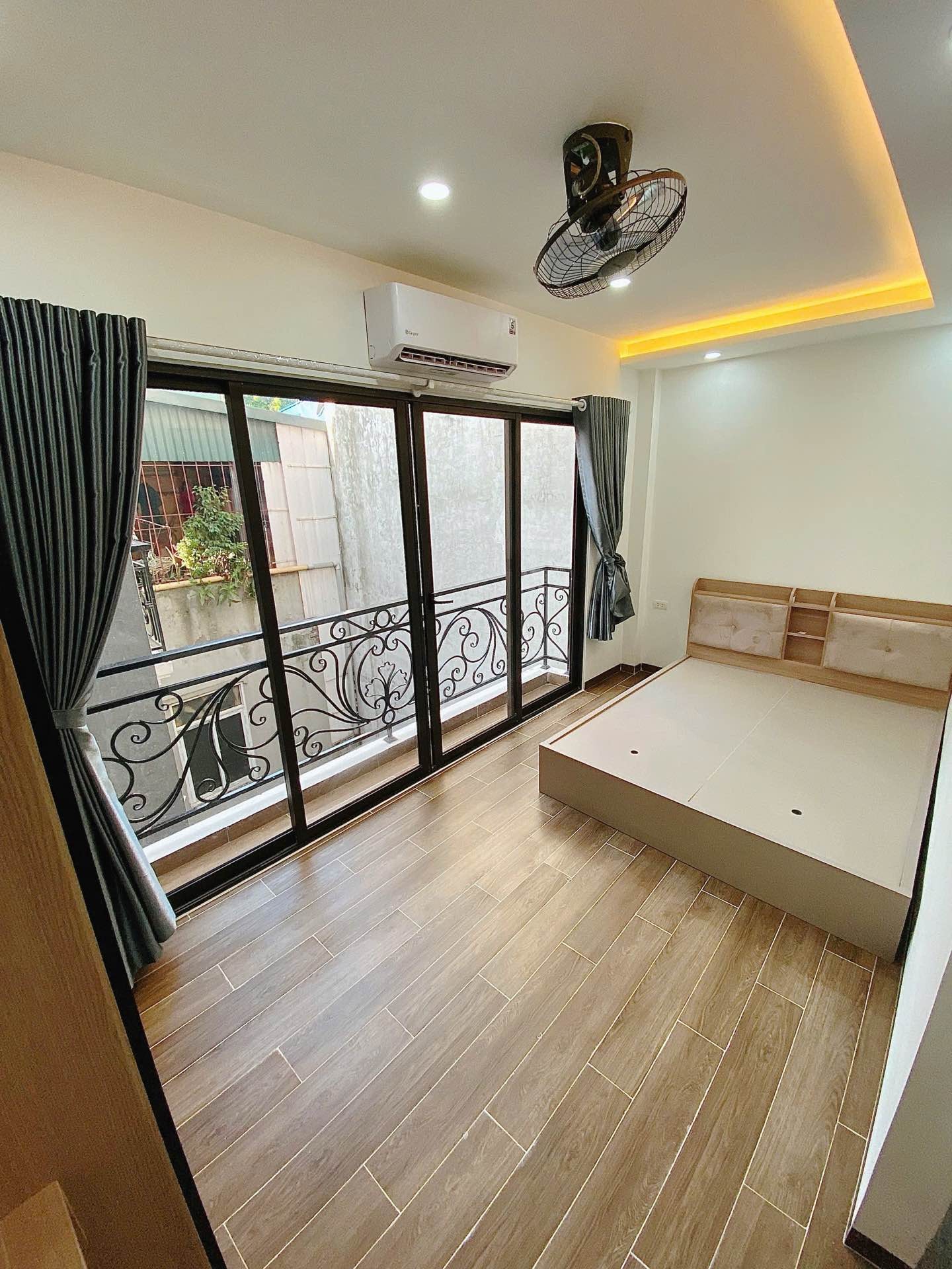 Bán nhà La Thành - diện tích 95m2 6 tầng - Thang máy, 15 phòng - giá 25 tỷ