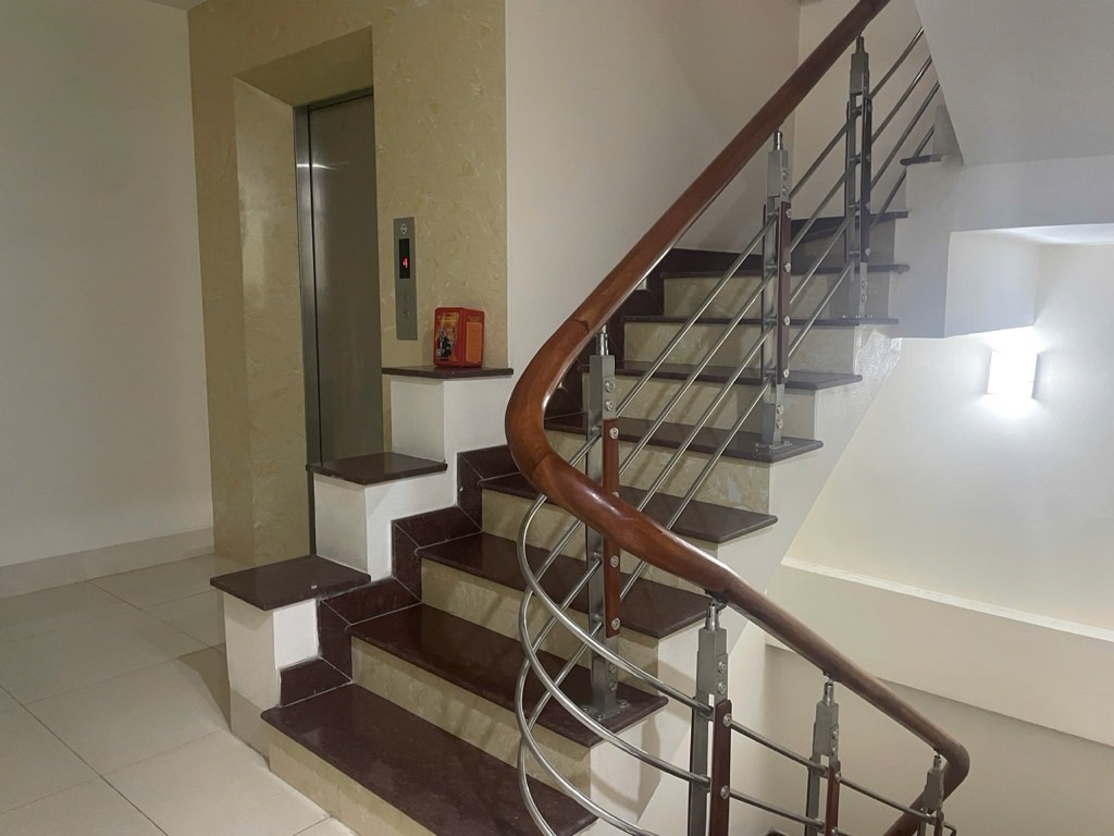 Bán nhà Lê Thanh Nghị - diện tích 109m2 8 tầng - Mặt ngõ ô tô kinh doanh - giá 48 tỷ